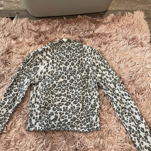 Gray leopard print long sleeve top - Picture 2 of 5